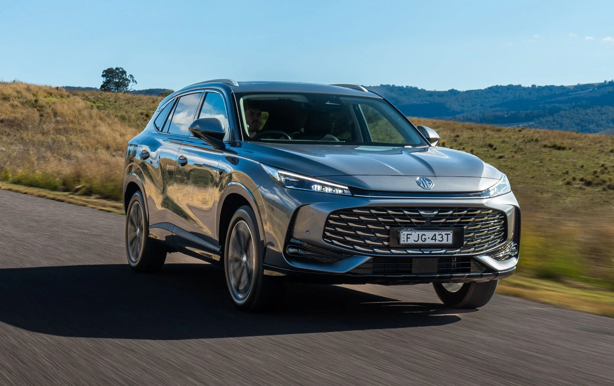 MG HS vue de trois quarts avant.